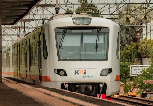 harga tiket kereta bandara 2025. Foto adalah KAI Bandara. Sumber Foto: Unsplash/Fasyah Halim