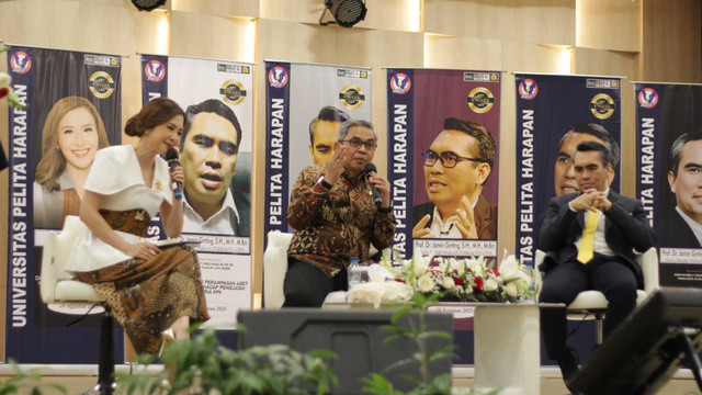 Mahasiswa Program Studi Doktor Hukum UPH Batch 32 menggelar Seminar Hukum Publik bertajuk “Dampak Sanksi Perampasan Aset Koruptor terhadap Penguatan Kinerja KPK” pada 28 Agustus 2025 di Auditorium D-501, UPH Lippo Village. 