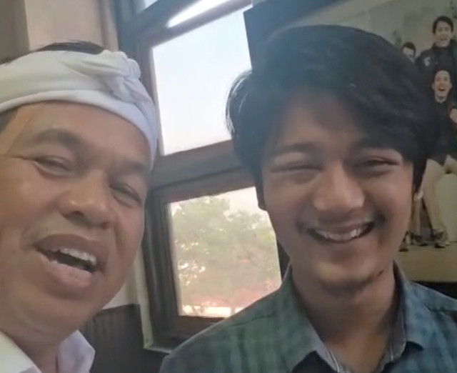 Dedi Mulyadi dan Zyhran mahasiswa Unisba di Polda Jabar. Dok: Dedi Mulyadi