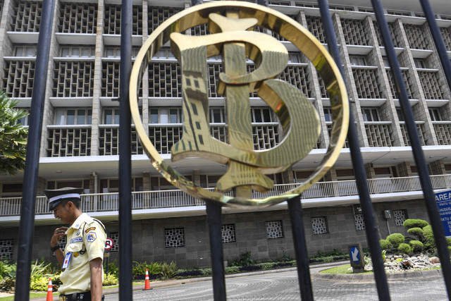 Petugas keamanan melakukan penjagaan di kawasan Gedung Bank Indonesia, Jakarta, Rabu (3/9/2025). Foto: Muhammad Adimaja/ANTARA FOTO