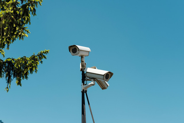 Ilustrasi Cara Mengakses CCTV Publik Bandung. Sumber: Unsplash/Michał Jakubowski