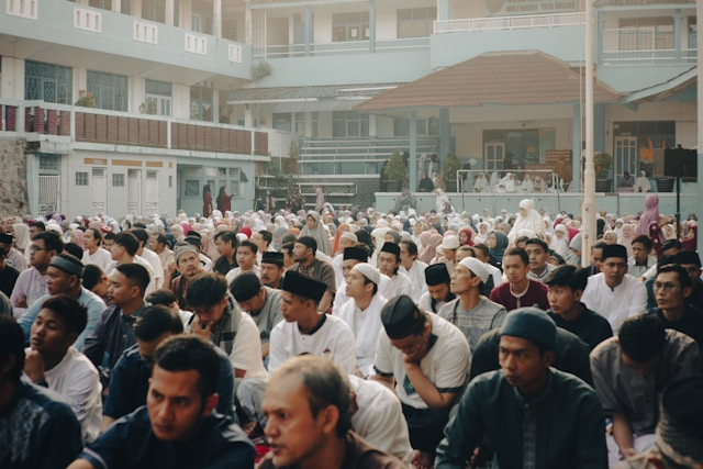 ilustrasi khutbah jumat tentang maulid nabi. sumber: unsplash/falaq lazuardi