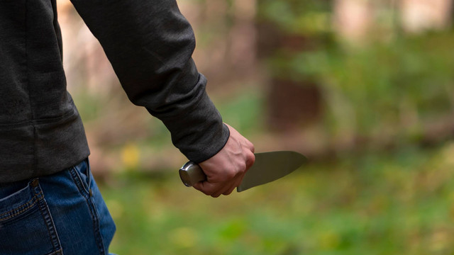 Ilustrasi penusukan. Foto: Anelo/Shutterstock