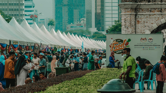 Festival Kuliner Bandung 2025. Foto hanya sebagai ilustrasi, bukan gambar maupun tempat sebenarnya. Sumber foto: Unsplash-ANNIE HATUANH
