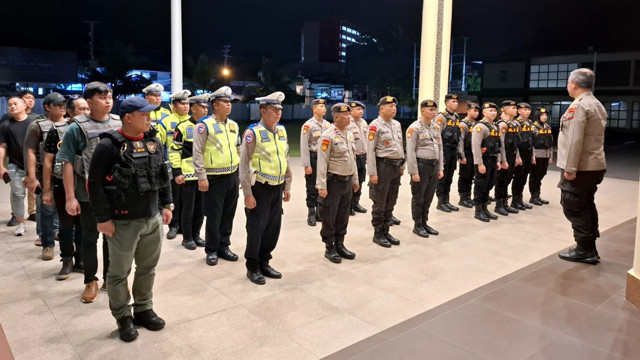 Apel malam yang digelar Polda Sulawesi Utara, sebelum menggelar patroli keamanan, Rabu, 3 September 2025.