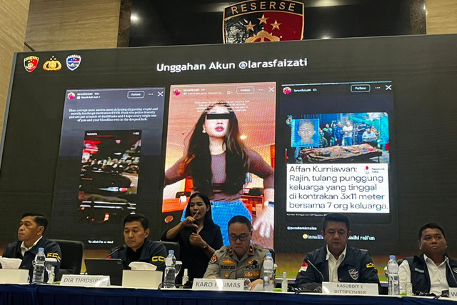 Konten yang diunggah akun Instagram salah satu tersangka provokasi penghasutan saat rangkaian aksi demonstrasi berujung ricuh ditampilkan saat konferensi pers di Mabes Polri, Jakarta, Rabu (3/9/2025). Foto: Rayyan Farhansyah/kumparan