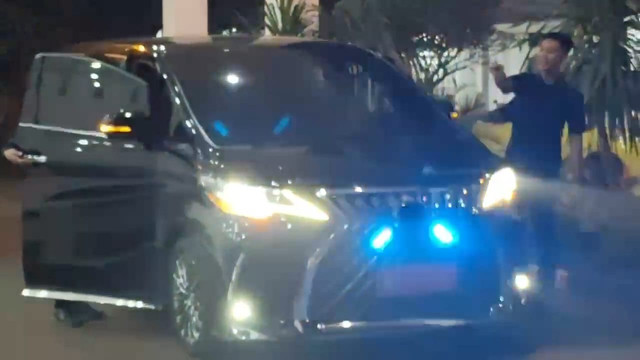 Mobil Lexus LM yang digunakan Ketua DPRD Kabupaten Cianjur, Metty Triantika, yang menggunakan pelat nomor Lemhannas. Foto: Dok. Istimewa