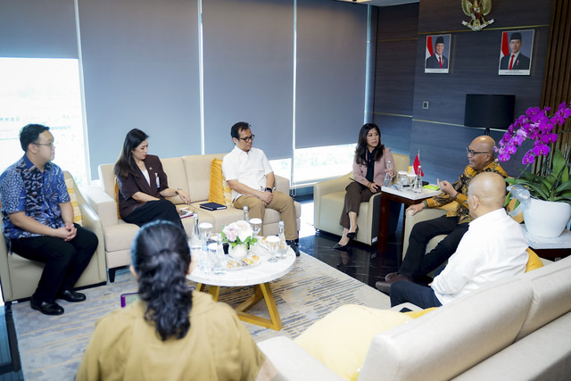 Menteri Komunikasi dan Digital Meutya Hafid didampingi Wamen Komdigi Nezar Patria dan Dirjen Komunikasi Publik dan Media, Fifi Alyda Yaya, saat bertemu  Ketua Umum PWI terpilih Akhmad Munir dan Ketua DK terpilih Atal S. Depari, Rabu (3/9 Foto: Istimewa