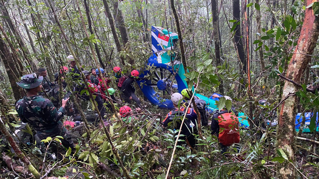 Helikopter yang jatuh di Tanah Bumbu, Kalsel, berhasil ditemukan. Foto: Dok. Basarnas