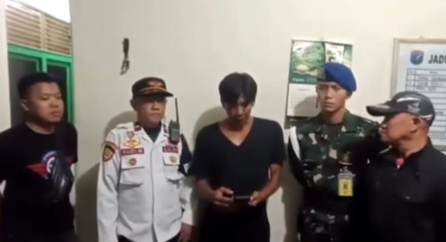Oknum juru parkir liar yang diamankan membuat klarifikasi dan janji melalui video. Foto: Dok. Instagram @dishubptk
