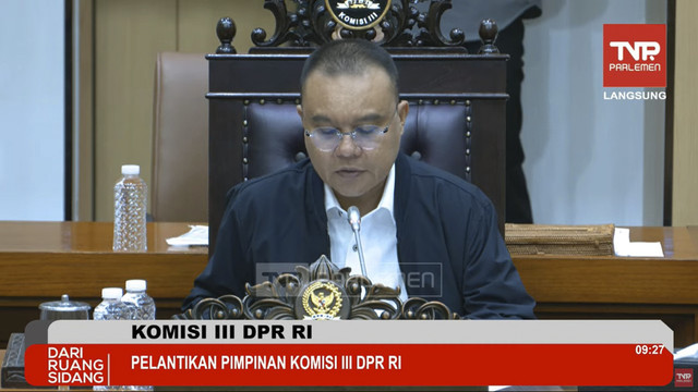 Wakil Ketua Umum DPR RI Sufmi Dasco Ahmad menyampaikan papapran saat pelantikan pimpinan Komisi IIII DPR RI di kompleks Parlemen, Senayan, Jakarta, Kamis (4/9/2025). Foto: Youtube/TVR PARLEMEN