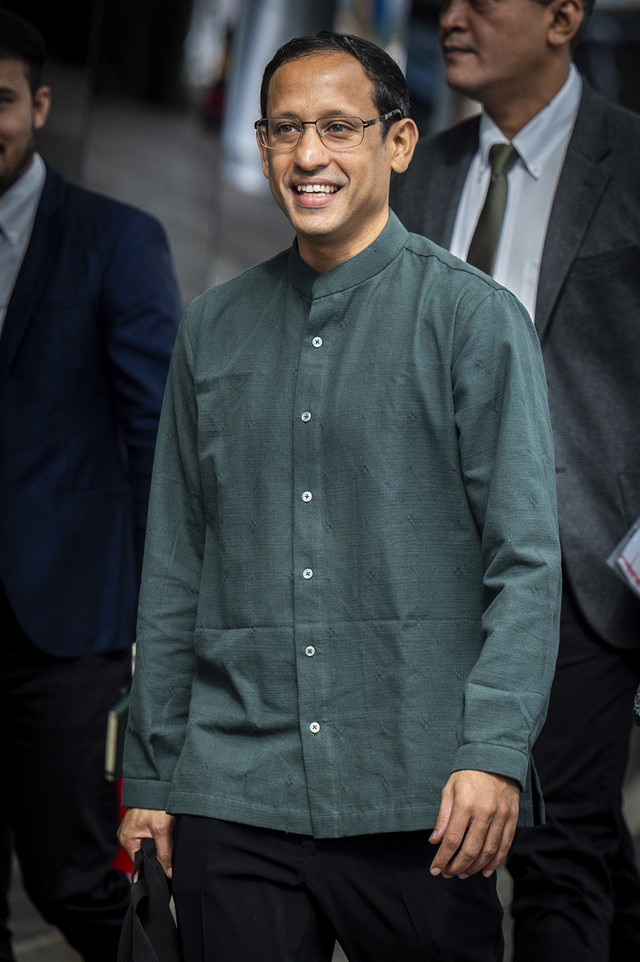 Mantan Mendikbudristek 2019-2024 Nadiem Makarim berjalan menuju ruang pemeriksaan di Jampidsus, Kejaksaan Agung, Jakarta, Kamis (4/9/2025). Foto: Bayu Pratama S/ANTARA FOTO