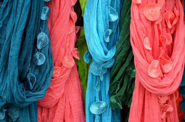 Ilustrasi Baju Warna Salem Cocok dengan Jilbab Warna Apa, Foto:Unsplash/Paul Teysen