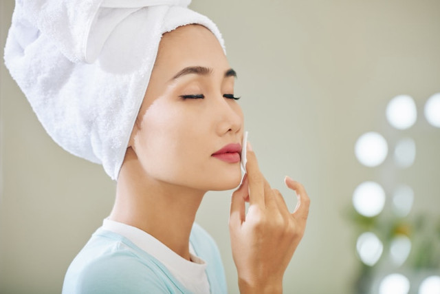 Ilustrasi Apakah Micellar Water Sama dengan Toner, Foto:Unsplash/Getty Images