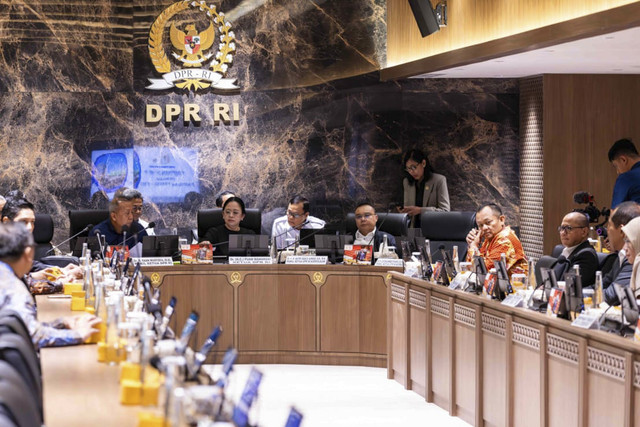 Ketua DPR RI Puan Maharani rapat bareng seluruh fraksi DPR RI di kompleks Parlemen, Senayan, Jakarta, Kamis (4/9/2025). Foto: Dok. DPR RI