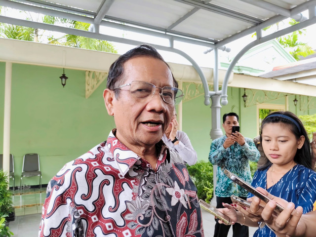 Eks Menko Polhukam Mahfud MD ditemui di Kepatihan Pemda DIY, Kamis (4/9/2025). Foto: Arfiansyah Panji Purnandaru/kumparan