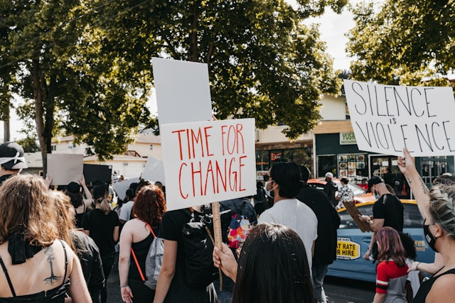 ilustrasi apakah ada demo 4 september 2025. sumber: unsplash/duncan shaffer