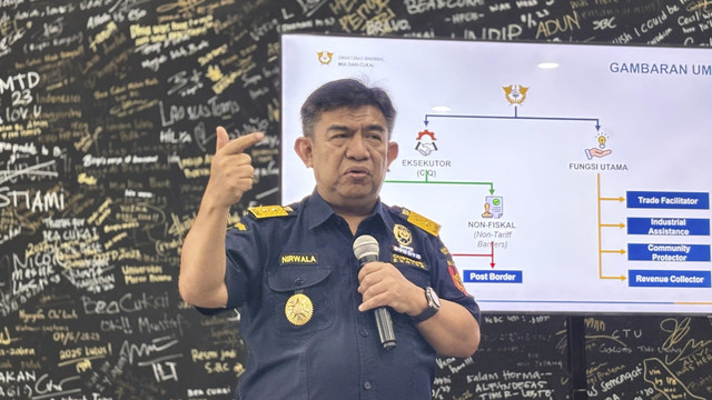 Direktur Komunikasi dan Bimbingan Pengguna Jasa Bea Cukai, Nirwala Dwi Heryanto di Kantor Pusat Bea Cukai Rawamangun, Kamis (4/9/2025). Foto: Ave Airiza Gunanto/kumparan