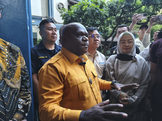 Menteri HAM Natalius Pigai datangi kampus Unisba, Kamis (4/9/2025). Foto: Linda Lestari/kumparan