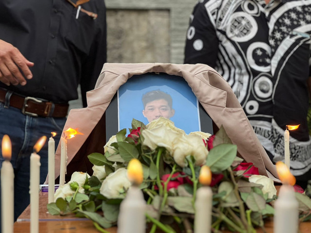 Aksi '1.000 lilin' civitas academica AMIKOM Yogyakarta untuk Rheza Sendy Pratama, Kamis (4/9). Foto: Pandangan Jogja/Resti Damayanti