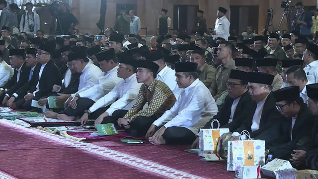 Presiden RI Prabowo Subianto bersama jajaran saat peringatan Maulid Nabi Muhammad 1447 H dan Istighosah Kebangsaan di Masjid Istiqlal, Jakarta, Kamis (4/9/2025). Foto: YouTube/ Masjid Istiqlal TV