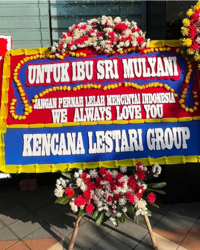 Caption: Karangan Bunga untuk Menteri Keuangan Sri Mulyani Indrawati, Kamis (4/9). Dok: @smindrawati