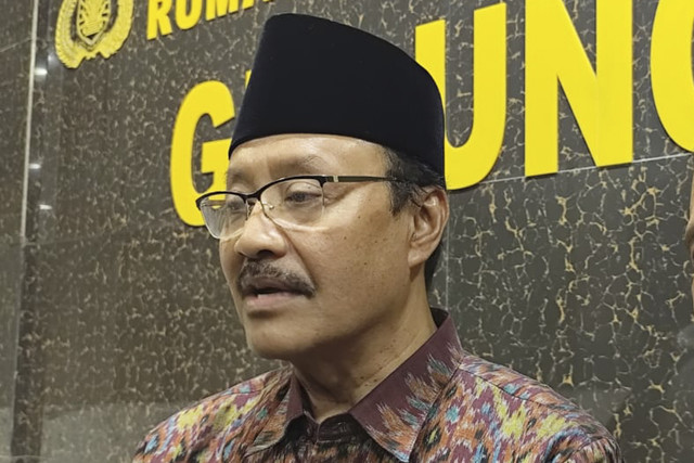 Menteri Sosial Saifullah Yusuf atau Gus Ipul menjenguk petugas Kepolisian yang masih dirawat di RS Polri, Jakarta, Kamis (4/9/2025). Foto: Luthfi Humam/kumparan