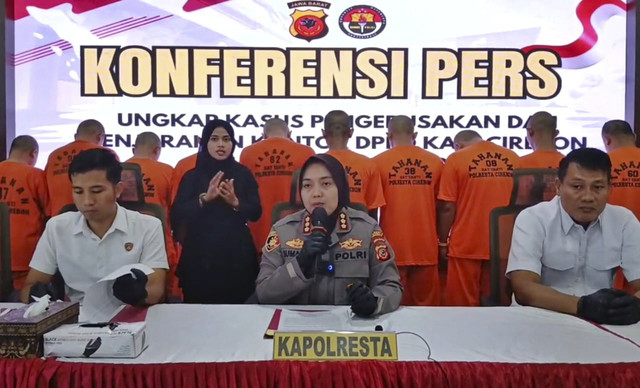 Kapolresta Cirebon Kombes Pol. Sumarni saat konferensi pers terkait penjarahan dan pengrusakan di Alun-alun dan gedung DPRD Kabupaten Cirebon. (4/9/2025). Foto: kumparan