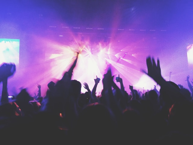 Daftar Konser yang Ditunda. Foto Hanya Ilustrasi, Bukan Sebenarnya. Sumber Foto: Unsplash.com/Markus Winkler