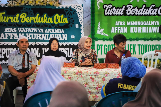 Kemensos beri bantuan ke tetangga almarhum Affan Kurniawan, Kamis (4/9). Foto: Dok. Kemensos