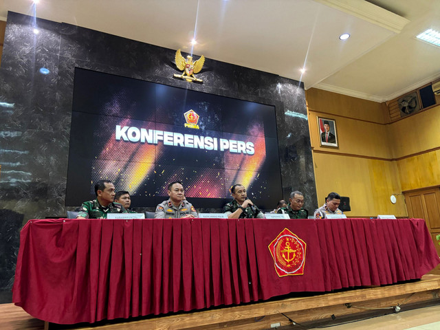 Konpers Mabes TNI terkait meluruskan hoaks soal Intel TNI ditangkap polisi pada kerusuhan di Mabes TNI, Jakarta Timur, Jumat (5/9/2025).  Foto: Abid Raihan/kumparan