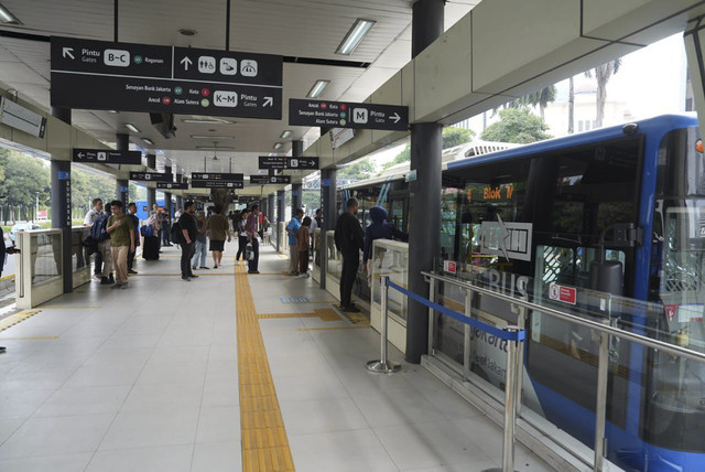 Halte Transjakarta Bundaran Senayan, Jakarta Selatan yang sudah melakukan uji coba pascaperbaikan usai rusak imbas demo, Jumat (5/9/2025). Foto: Transjakarta