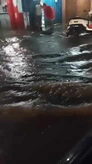 Puncak Cipanas banjir pada Jumat (5/9) malam. Foto: Istimewa