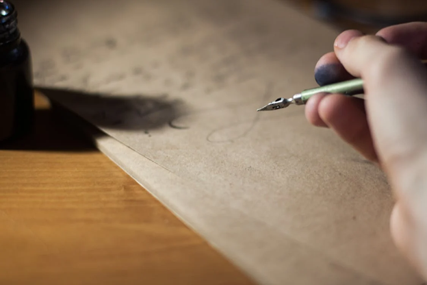 Ilustrasi 6 Contoh Surat Pribadi untuk Ibu. Sumber: Pexels/John-Mark Smith