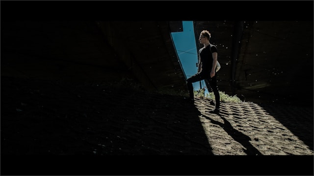 ilustrasi pemeran series netflix solo levelling live action, Photo by Matt Roskovec on Unsplash