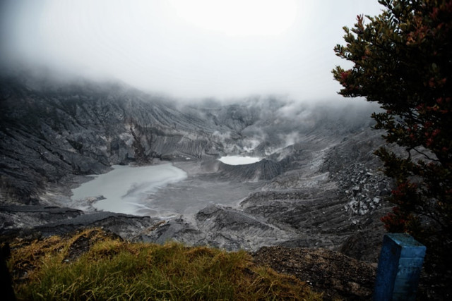 Tangkuban Perahu buka jam berapa 2025, foto: Tangkubang Perahu. Unsplash/i am not cheerleader