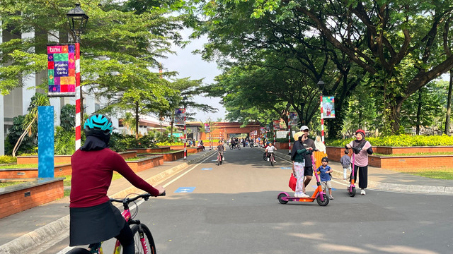 Suasana Taman Mini Indonesia Indah, Jakarta Timur, saat libur panjang Maulid Nabi, Sabtu (6/9). Foto: Nasywa Athifah/kumparan