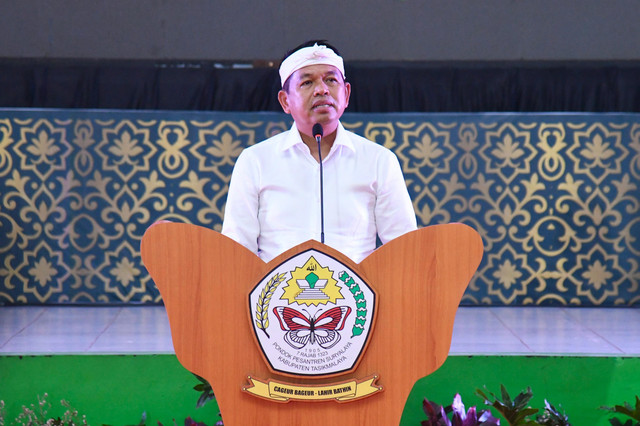 Dedi Mulyadi menghadiri Puncak Acara Tasyakur Milad Ke-120 Pondok Pesantren Suryalaya, Kabupaten Tasikmalaya, Jumat (5/9/2025). Dok: Humas Pemprov Jabar