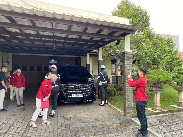 Penampakan mobil mantan gubernur Lampung, Arinal Djunaidi yang disita Kejati Lampung. | Foto: Kejati Lampung