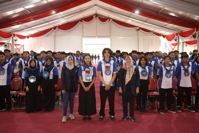 Maba Kampus di Surabaya Pecahkan MURI Lewat Komik AI Bertema Patriotisme