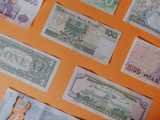 5 Money Changer Denpasar (Foto hanya ilustrasi mata uang asing) Sumber: unsplash/Annie Spratt