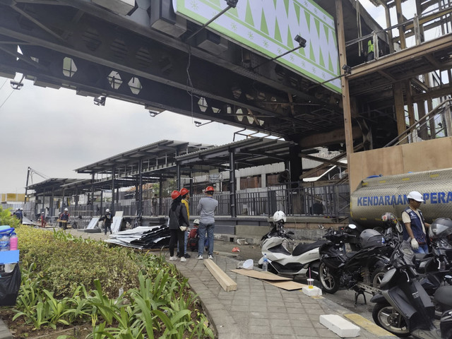 Suasana Halte TransJakarta Senen Toyota Rangga pada Minggu (7/9/2025). Foto: Luthfi Humam/kumparan