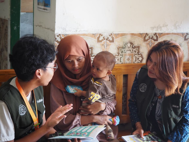 Sosialisasi Edukasi Gizi kepada ibu pemiliki balita di Desa Pasir Panjang, Pulau Rinca, NTT. Sumber Gambar: Dokumentasi Penulis.