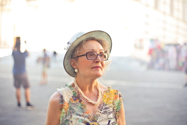 Profil Ibu Sumarsih. Foto hanya ilustrasi, bukan yang sebenarnya. Sumber: Pexels/Andrea Piacquadio 