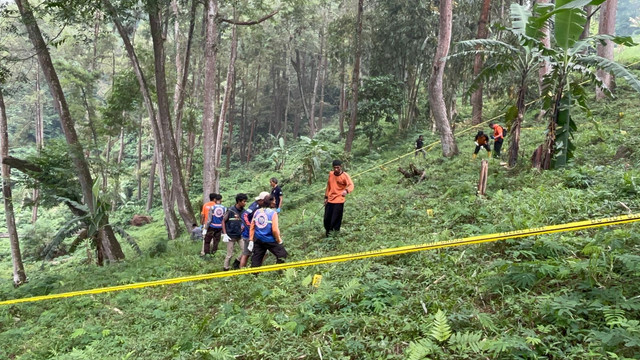 Lokasi penemuan kaki manusia dan sejumlah bagian tubuh dalam kasus mutilasi di Jalur maut Pacet Mojokerto. Foto: Mili.id