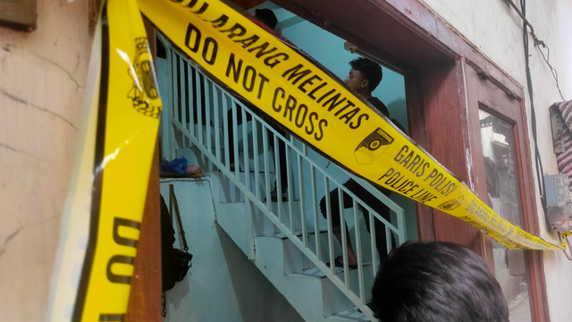 Rumah pelaku yang dijadikan tempat memutulasi wanita Mojokerto di kawasan Lidah Wetan, Surabaya. Foto: Mili.id