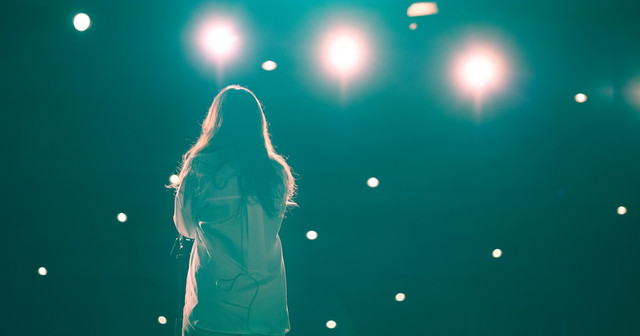 Ilustrasi Fungsi Visual dalam Grup Kpop. Foto: Unsplash/ Jeremy Horvatin