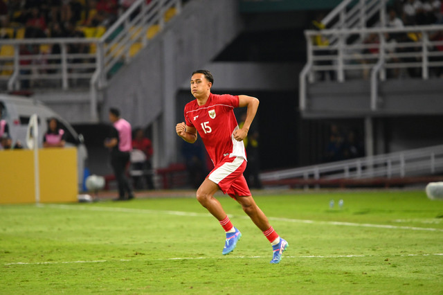 Aksi Miliano Jonathans saat laga Timnas Indonesia vs Taiwan dalam FIFA Matchday di Stadion Gelora Bung Tomo, Surabaya, Jawa Timur, Jumat (5/9/2025). Foto: Imam Santoso/kumparan