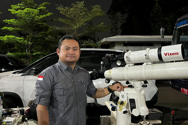 Edukator Astronomi Planetarium dan Observatorium Muhammad Rayhan saat diwawancara di Taman Ismail Marzuki, Jakarta Pusat, Minggu (7/9/2025). Foto: Rayyan Farhansyah/kumparan