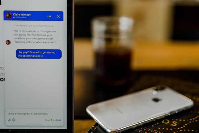 Cara Typing Ganteng saat PDKT. Foto Hanya Ilustrasi, Bukan Sebenarnya. Sumber Foto: Unsplash.com/Austin Distel